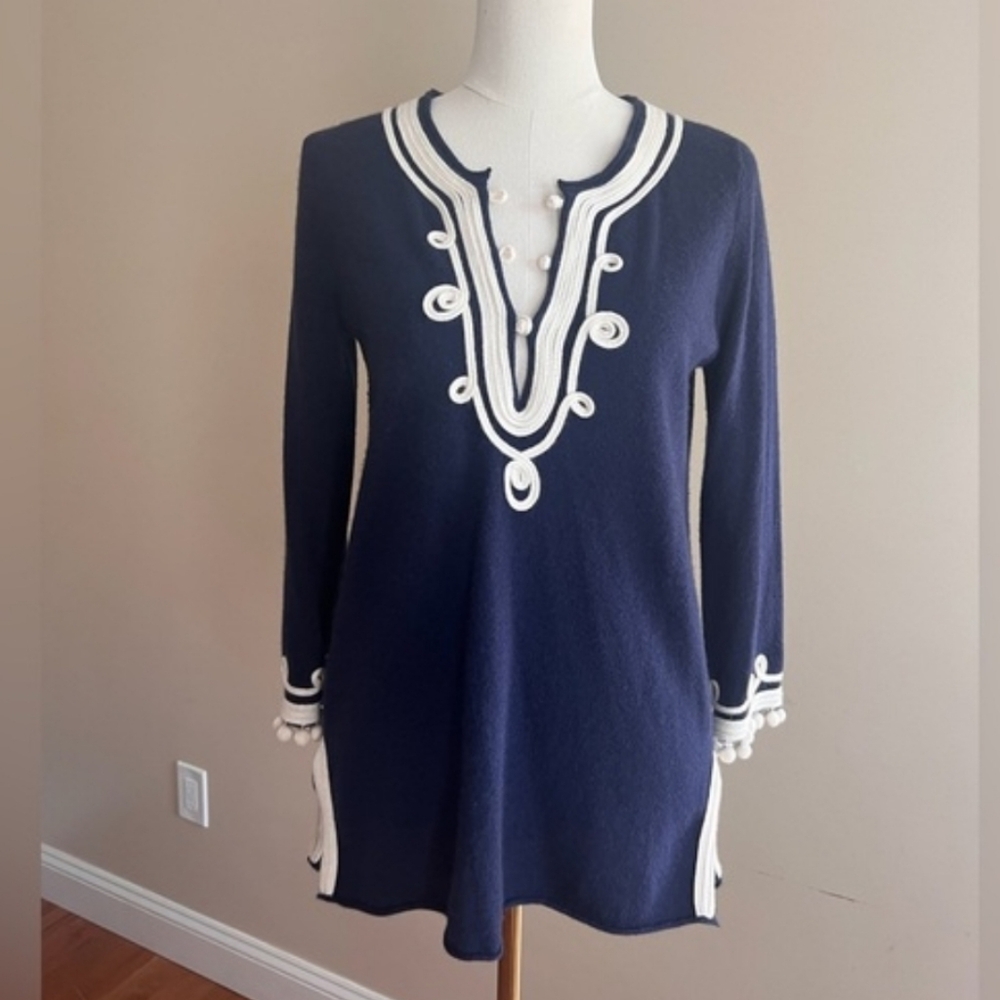 100% CASHMERE CALYPSO ST. BARTH Navy Blue Top with 3D White Accents SMALL